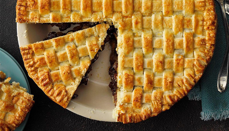How to make delicious and healthy raisin pie