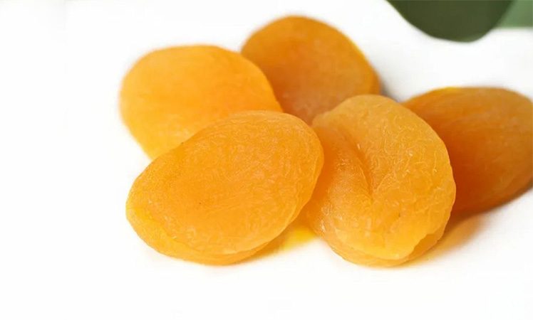Dried apricots are a good source of vitamin A